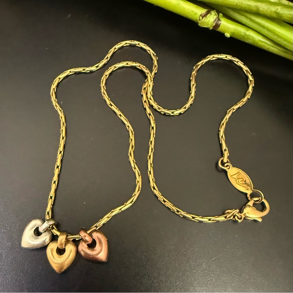 Vintage LIZ CLAIBORNE Gold-tone Tricolor Heart Charm Pendant Necklace 10g.